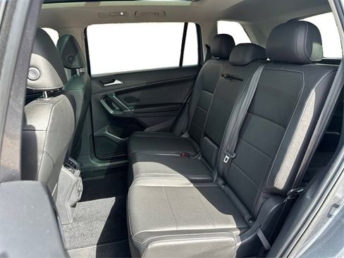 Used 2018 Volkswagen Tiguan SE w/ Panoramic Sunroof Package AWD/4WD image 44