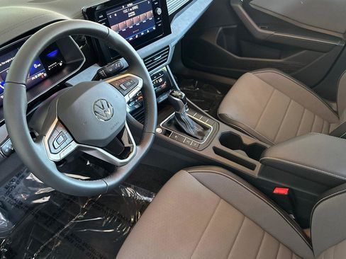 New 2025 Volkswagen Jetta SE image 9