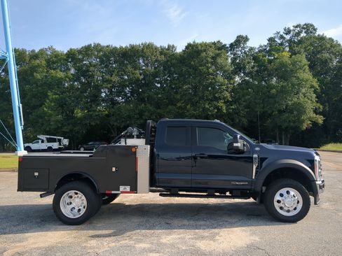 Used 2023 Ford F450 Lariat AWD/4WD image 2