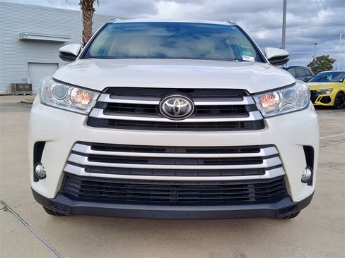 Used 2019 Toyota Highlander SE image 17