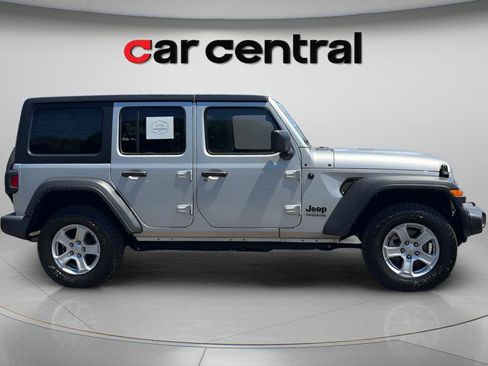Used 2022 Jeep Wrangler Unlimited Sport AWD/4WD image 6