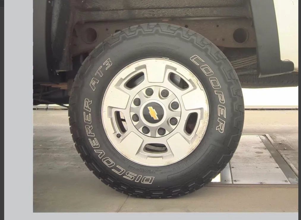 Used 2015 Chevrolet Silverado 2500 LT AWD/4WD image 11