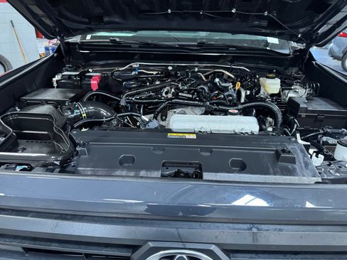 Certified 2025 Toyota Tacoma SR5 AWD/4WD image 21
