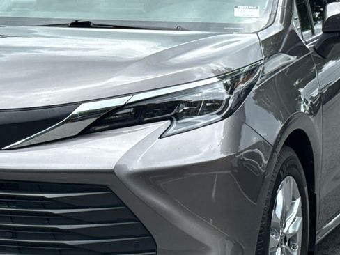 Used 2024 Toyota Sienna XLE w/ XLE Plus Package FWD image 10