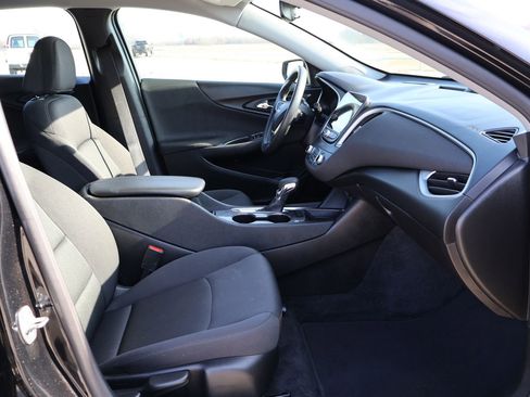 Used 2025 Chevrolet Malibu LT image 13