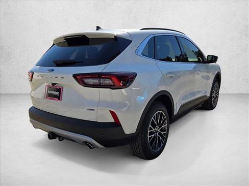 New 2026 Ford Escape SE w/ Class II Trailer Tow Package image 2