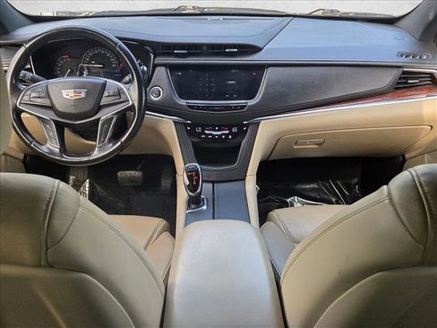 Used 2018 Cadillac XT5 Luxury w/ Driver Awareness Package image 18