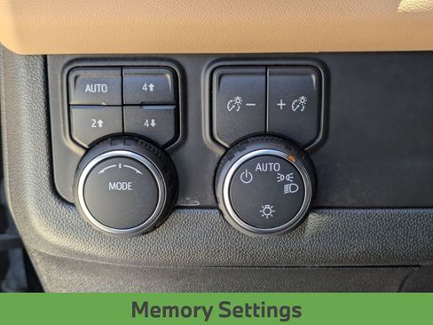 Used 2024 Chevrolet Suburban Premier AWD/4WD image 18