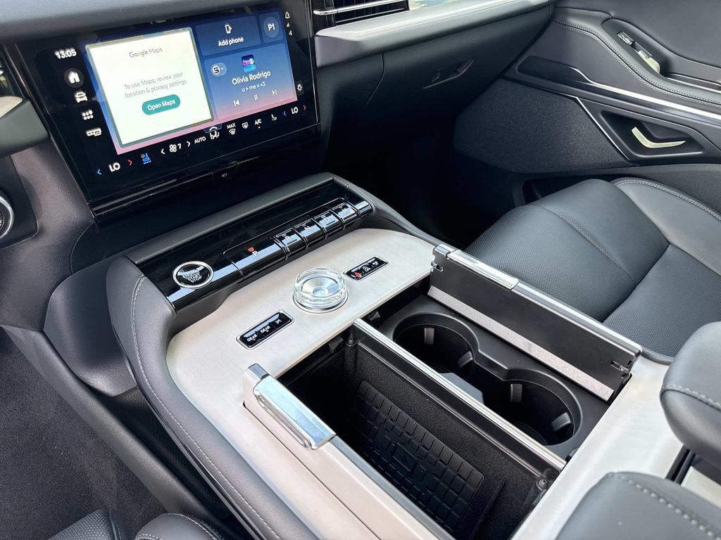 New 2026 Lincoln Navigator Reserve AWD/4WD image 26