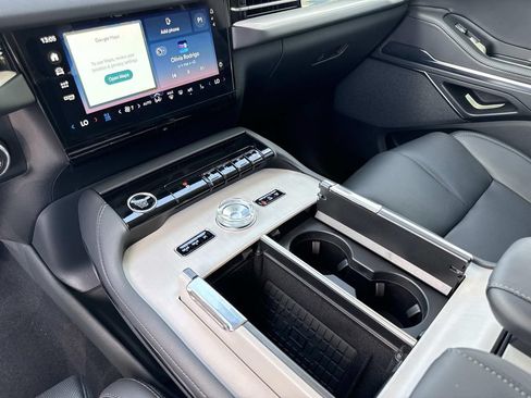 New 2026 Lincoln Navigator Reserve AWD/4WD image 26