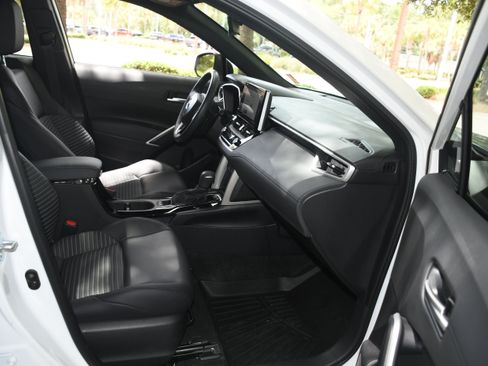 Used 2025 Toyota Corolla Cross AWD Hybrid w/ Convenience Package image 21