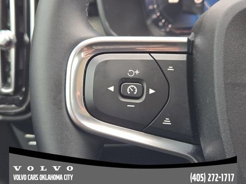 Certified 2025 Volvo XC40 B5 Core AWD/4WD image 22