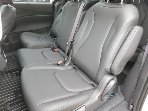 New 2026 Kia Carnival SX w/ SX Dark Edition Package image 7