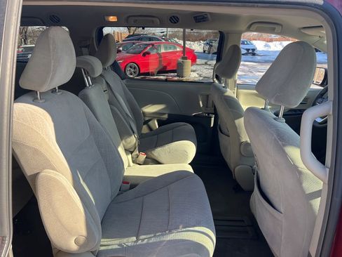 Used 2019 Toyota Sienna LE image 13