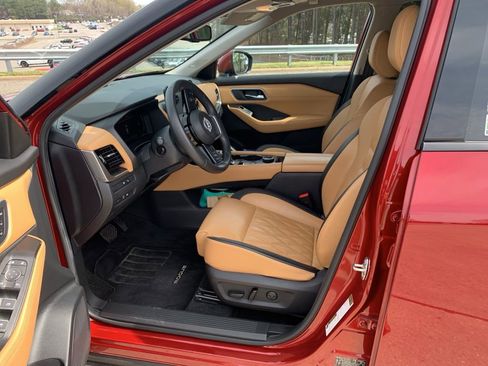 Used 2023 Nissan Rogue Platinum w/ Platinum Premium Package image 7