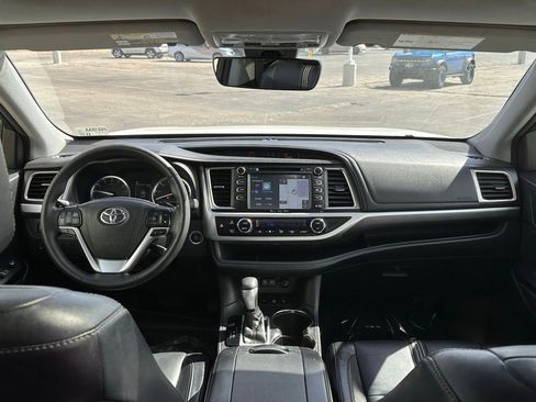 Used 2017 Toyota Highlander SE w/ Carpet Mat Package image 20