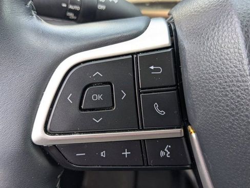 Used 2023 Toyota Highlander Platinum FWD image 25