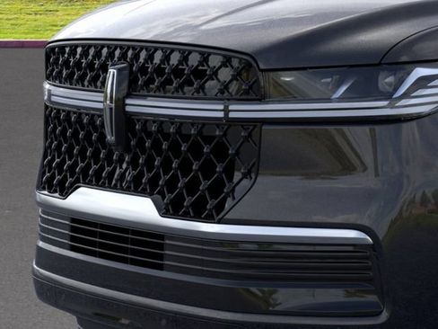 New 2026 Lincoln Navigator L Reserve w/ Jet Appearance Package AWD/4WD image 17