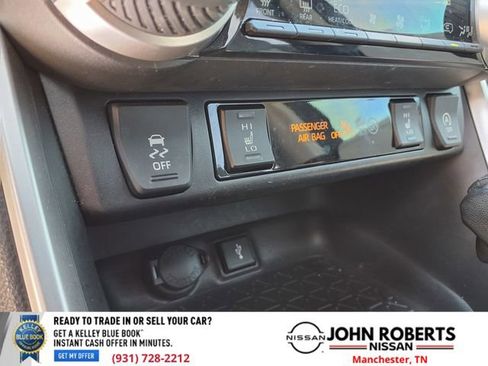 Used 2022 Toyota RAV4 XLE Premium image 21