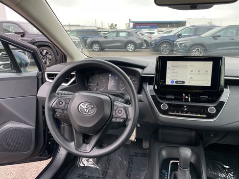 Used 2025 Toyota Corolla LE image 33