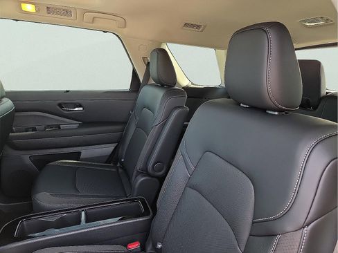 New 2026 Nissan Pathfinder SL image 10