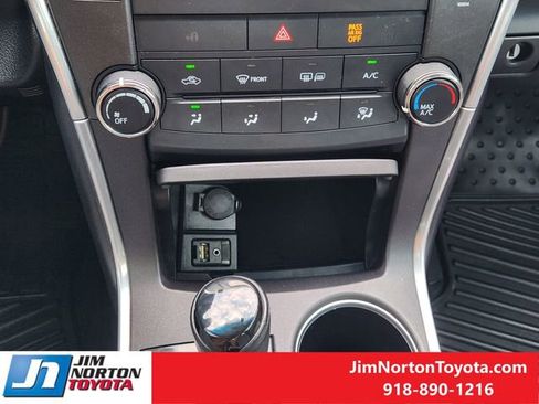 Used 2016 Toyota Camry SE FWD image 21