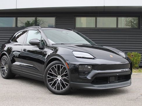 Used 2025 Porsche Macan Electric image 9
