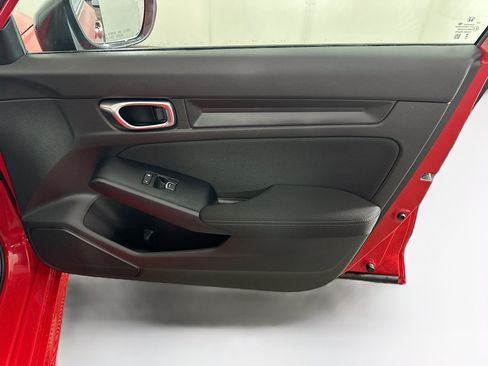 Used 2025 Honda Civic Sport image 31