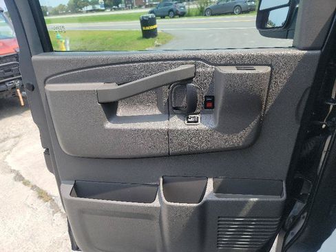 Used 2016 Chevrolet Express 2500 LS RWD image 3