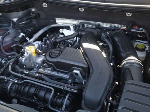 New 2026 Volkswagen Taos SE image 22