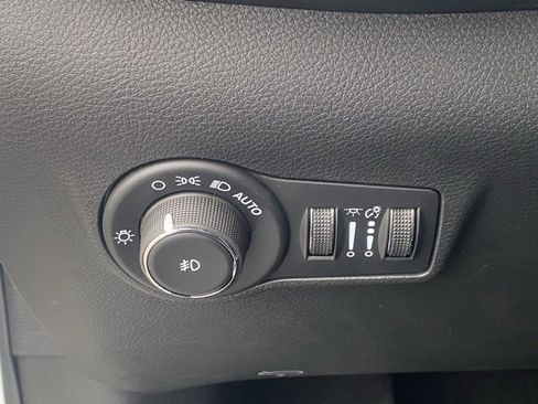 New 2026 Jeep Compass Limited image 25