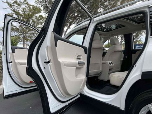 Used 2020 Mercedes-Benz GLB 250 4MATIC image 19