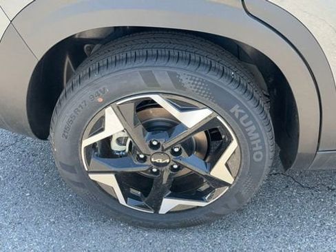 Certified 2025 Kia Seltos EX w/ EX Sunroof Package AWD/4WD image 17