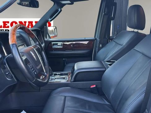 Used 2016 Lincoln Navigator Select image 14