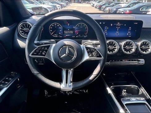 Used 2026 Mercedes-Benz GLB 250 4MATIC image 4