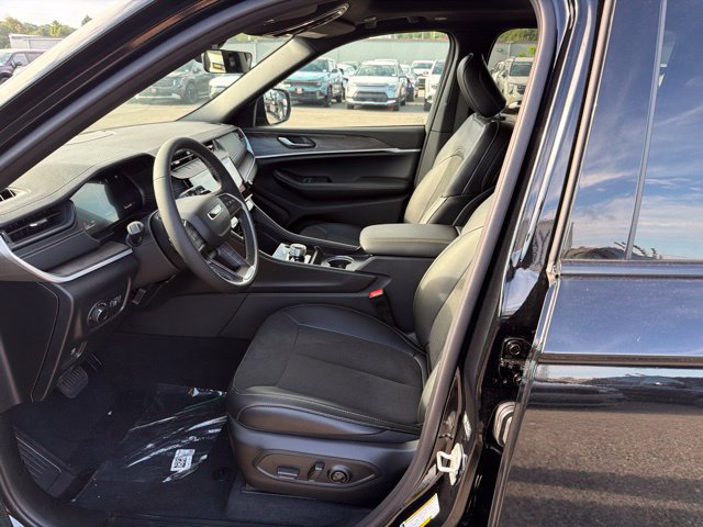 New 2026 Jeep Grand Cherokee Altitude AWD/4WD image 12