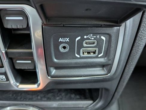 Used 2024 Jeep Wrangler Unlimited Sport AWD/4WD image 24