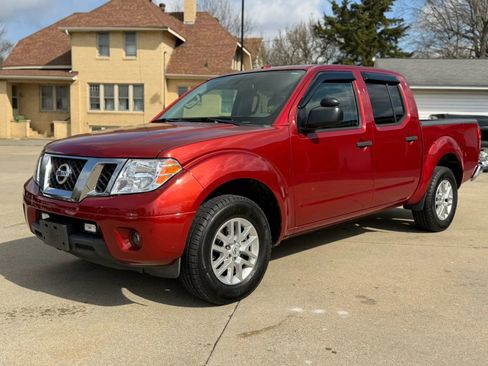 Used 2015 Nissan Frontier SV image 4