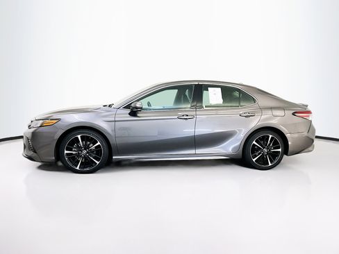 Used 2019 Toyota Camry XSE FWD image 4