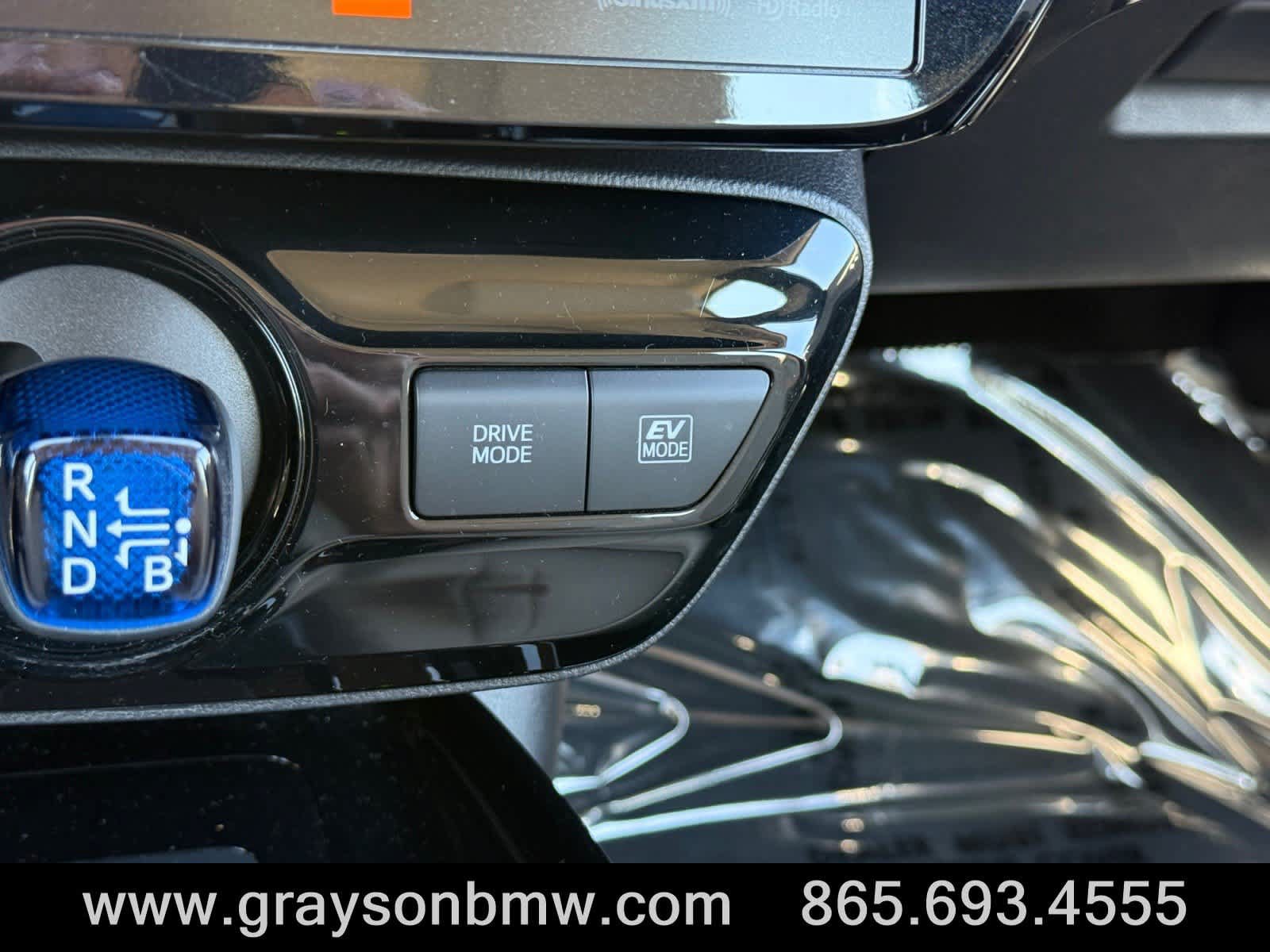 Used 2022 Toyota Prius Limited w/ Premium Convenience Package FWD image 27