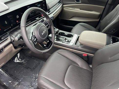 New 2026 Kia Carnival EX FWD image 8