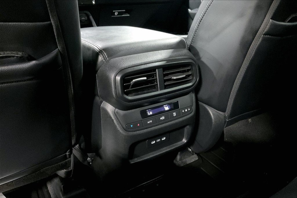 Used 2025 Honda Pilot Touring image 31