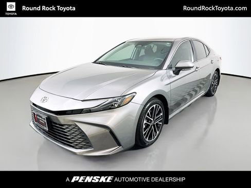 Used 2025 Toyota Camry XLE image 1