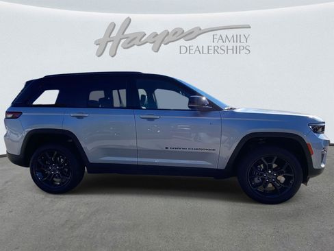 New 2025 Jeep Grand Cherokee Limited w/ Trailer Tow Package image 3