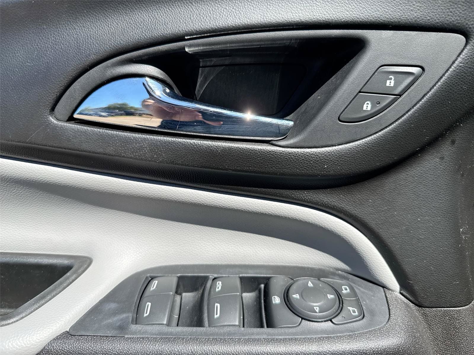 Used 2019 Chevrolet Equinox LS FWD image 5