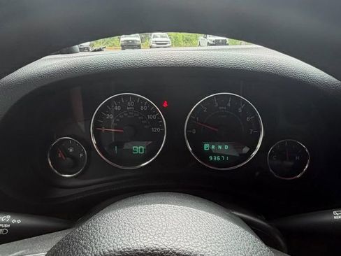 Used 2014 Jeep Wrangler Unlimited Sahara w/ Max Tow Package AWD/4WD image 18