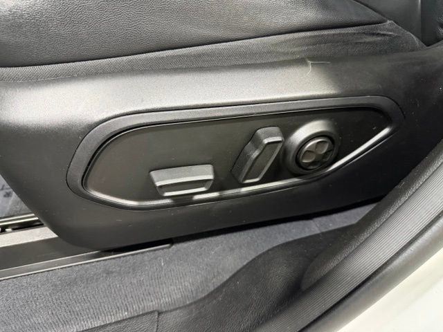 Used 2023 Jeep Grand Cherokee Limited w/ Luxury Tech Group II AWD/4WD image 24