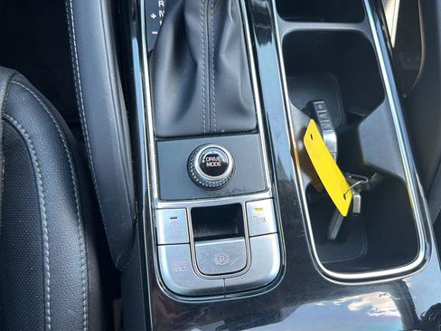 Used 2024 Kia Telluride EX w/ EX Captain's Chair Package FWD image 32
