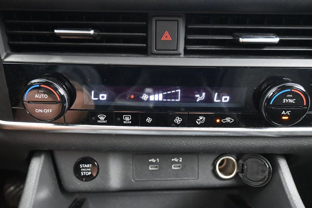 Used 2024 Nissan Rogue SV FWD image 12