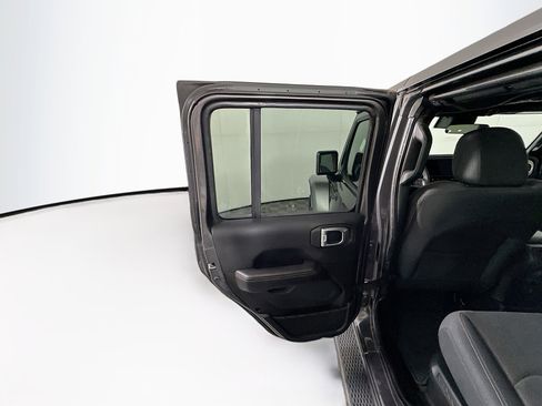 Used 2025 Jeep Wrangler Unlimited Sahara AWD/4WD image 25